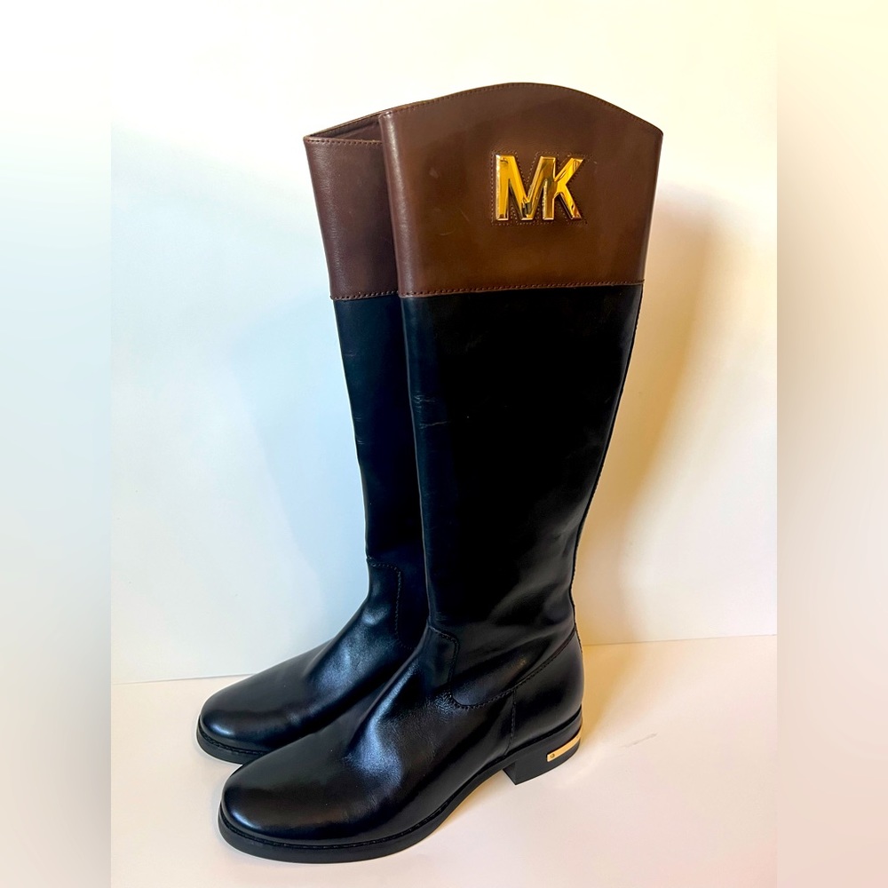A BRAND NEW Michael Kors Black/Mocha Hayley Flat Boot, Size 6.5